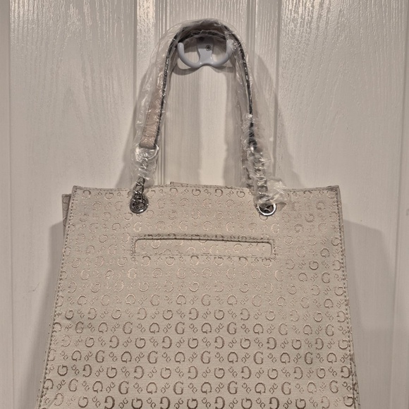 *BNWOT* Guess Shoulder Bag - Picture 2 of 6